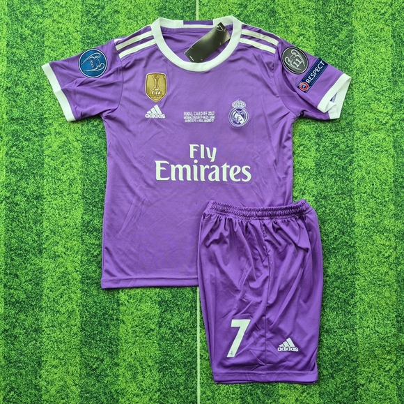 Real Madrid Version Retro Ronaldo#7 Set for Kids - Picture 4 of 5